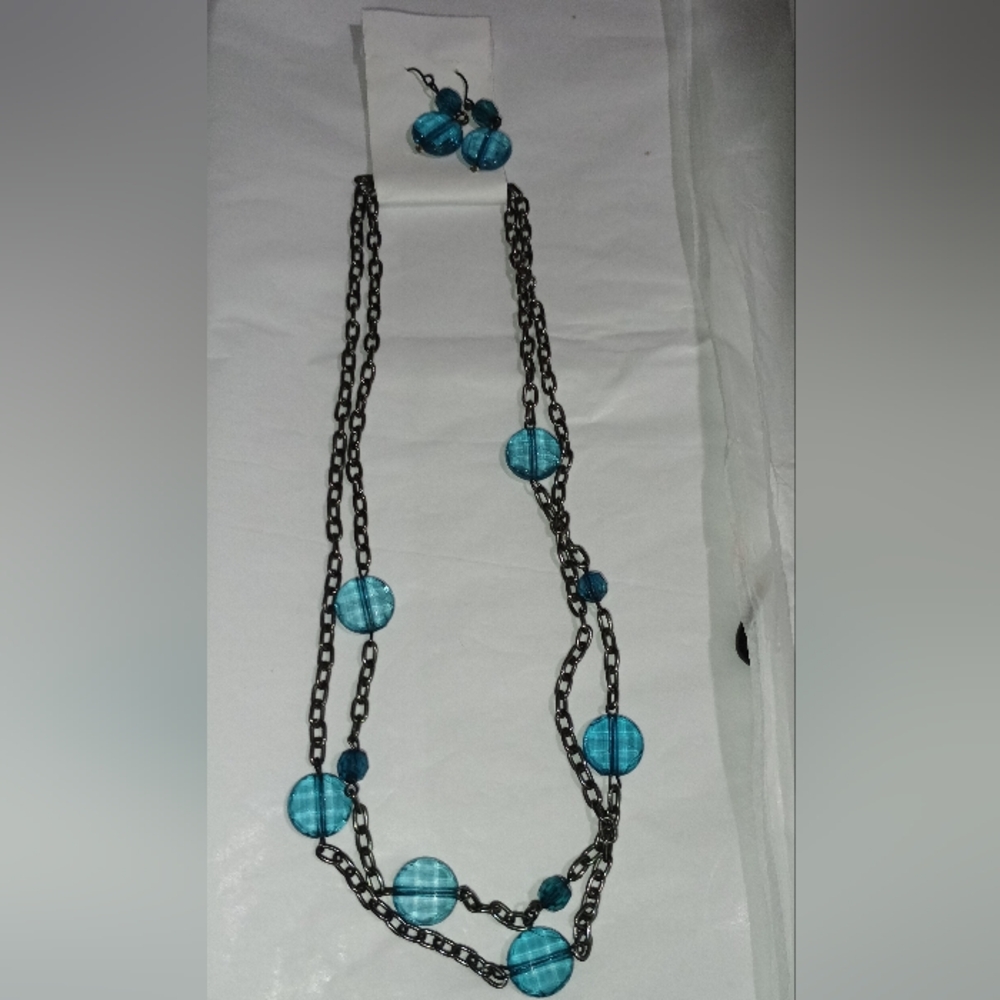 Elegant Blue Chain Necklace